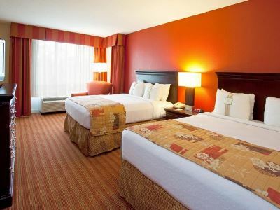 & - - Wells Rd. Hotel