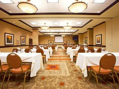 & - - Wells Rd. Hotel Orange Park
