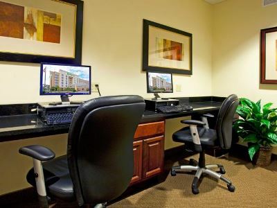 & - - Wells Rd. Hotel 3*