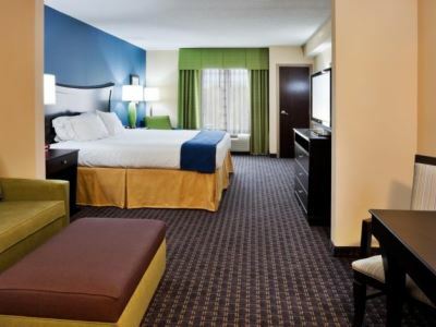 Express & Largo-clearwater By Ihg