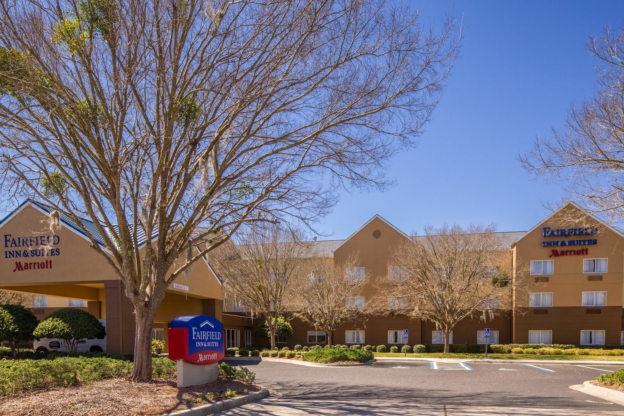Hotel Fairfield & Airport