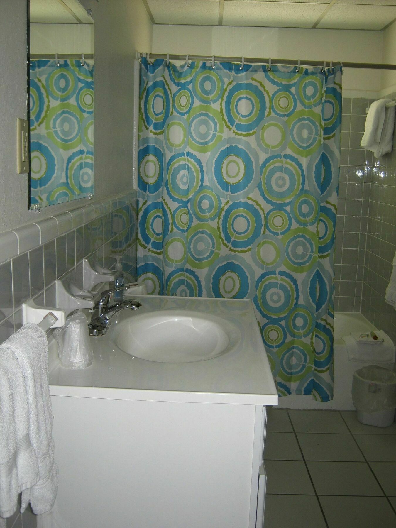 The Court And Motel 2*