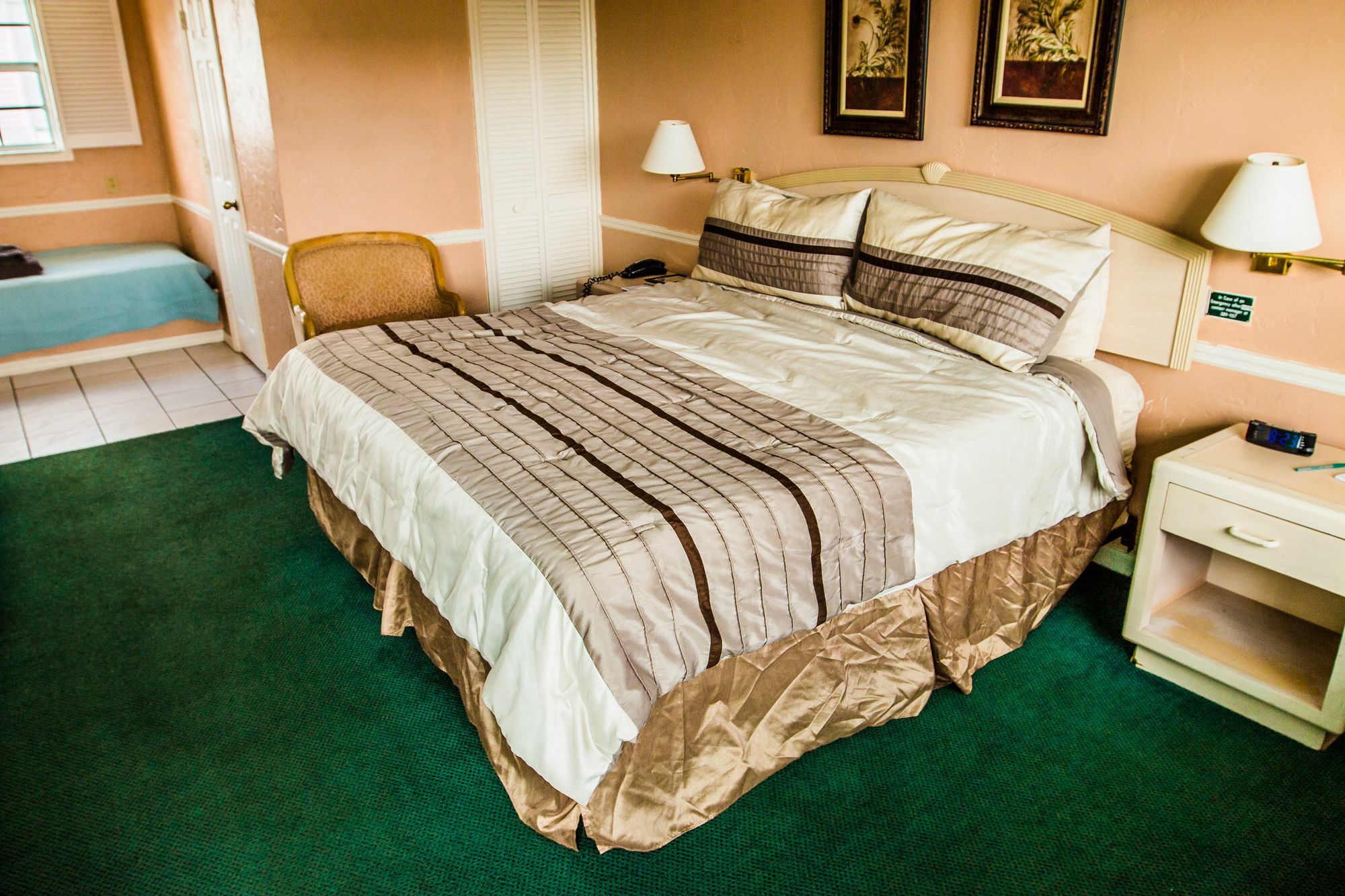 The Boathouse Motel 3*