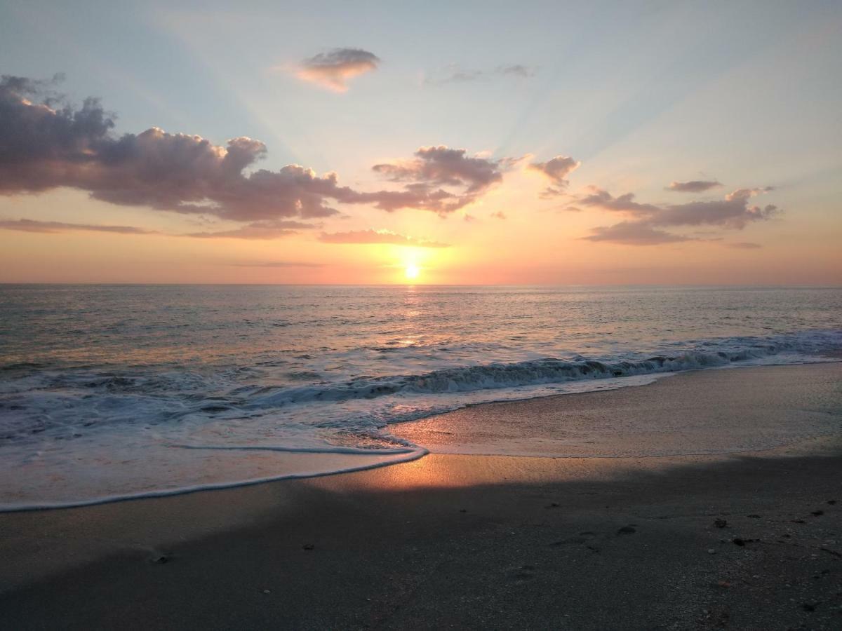 Motel Tropical Winds Beachfront And 3*