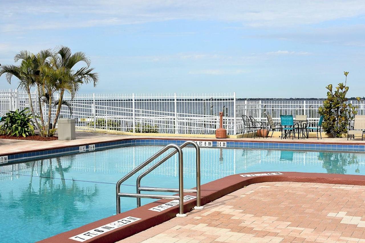 Hotel Waterfront &