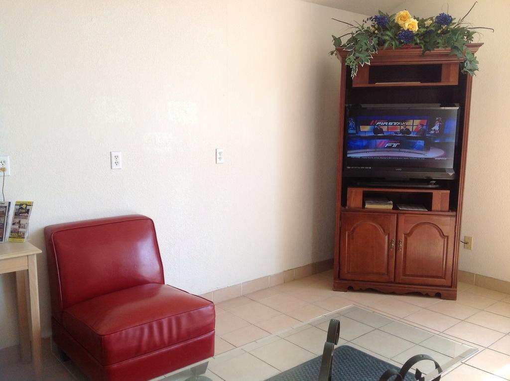 Super 8 By Wyndham Hotel