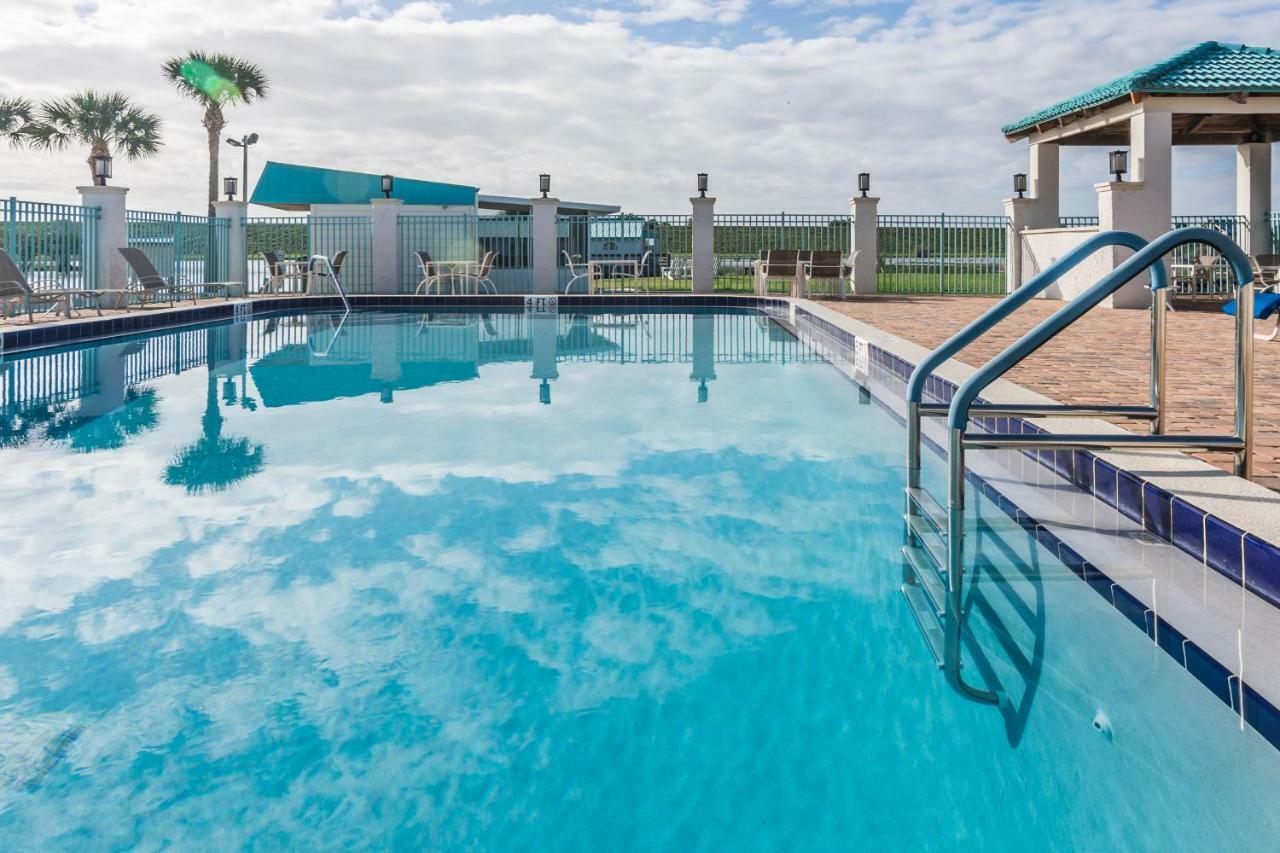 Days & By Wyndham Okeechobee