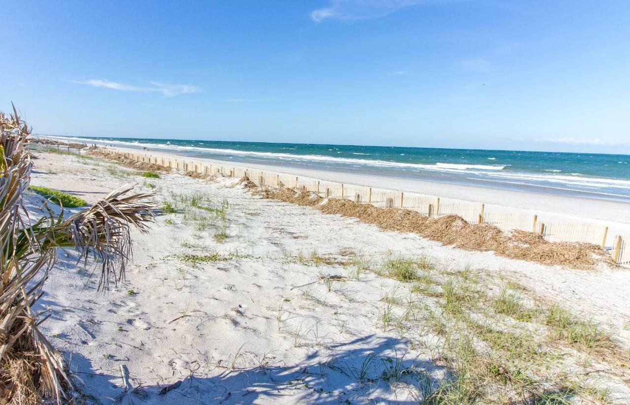 Holiday home 3939 Duval Drive Beachfront, 5 Bedrooms, Gas Grill, Wifi, Sleeps 10