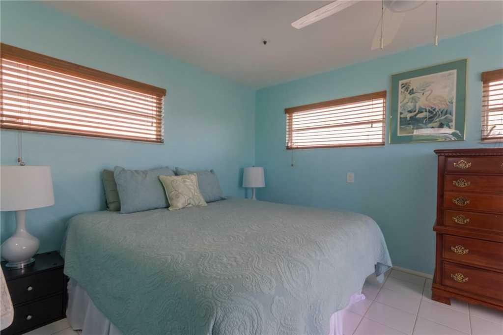 528 - Coral * North Captiva