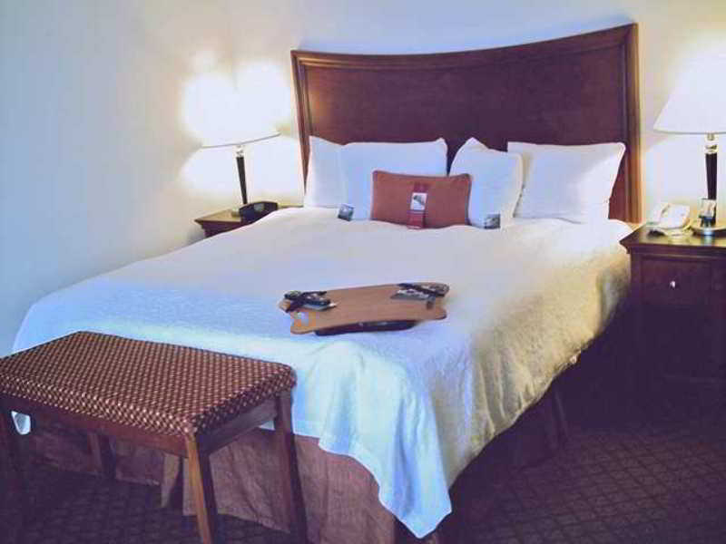 Hampton & / Myers Hotel 3*