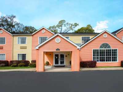 Super 8 By Wyndham Pensacola