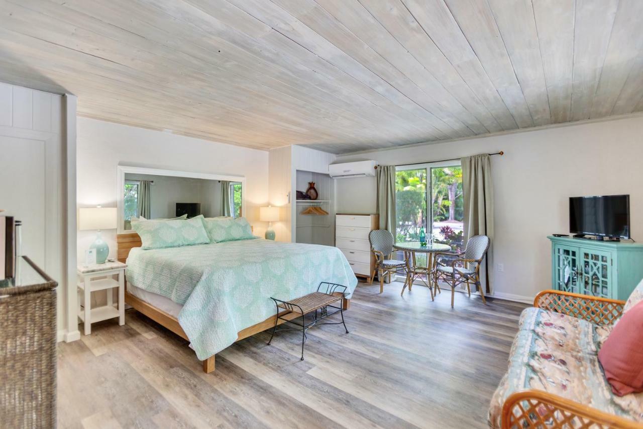 Inn Parrot Nest