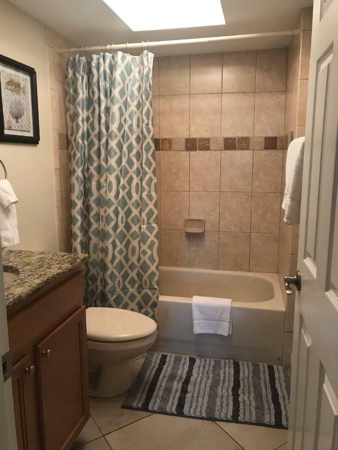 Treasure Island Beach, Fl Waterfront Located Steps Away From The Intracoastal Waterway Apartment