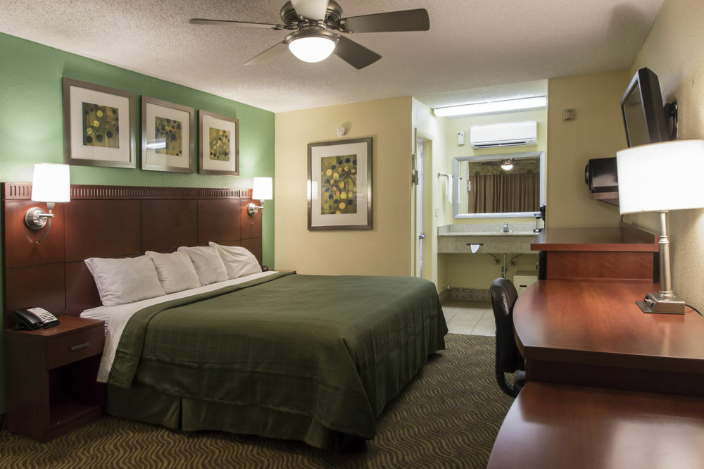 Hotel Quality & Airport-cruise Port 3*