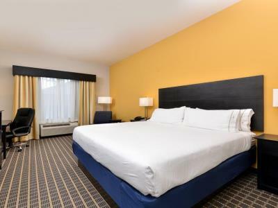 Fairfield & By Marriott Walton Hurlburt Area Hotel
