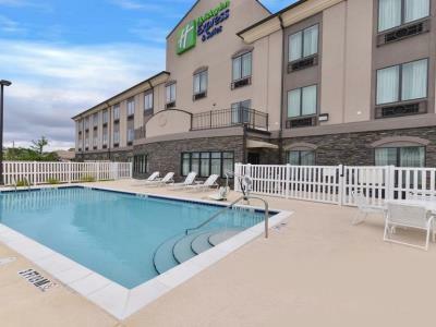 Fairfield & By Marriott Walton Hurlburt Area 2*