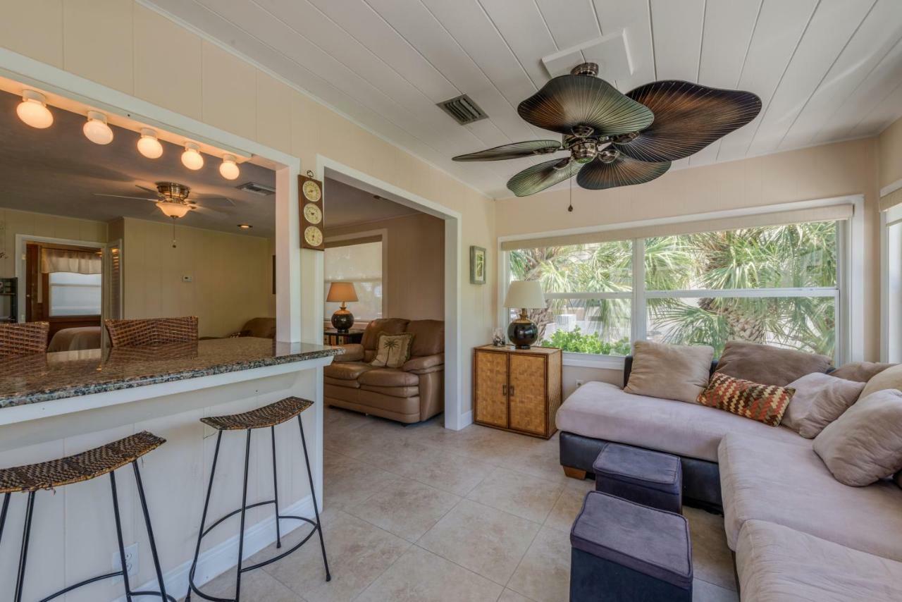 Gulf Beauty, 2 Bedrooms, Gulf Side Cottage, Sleeps 4