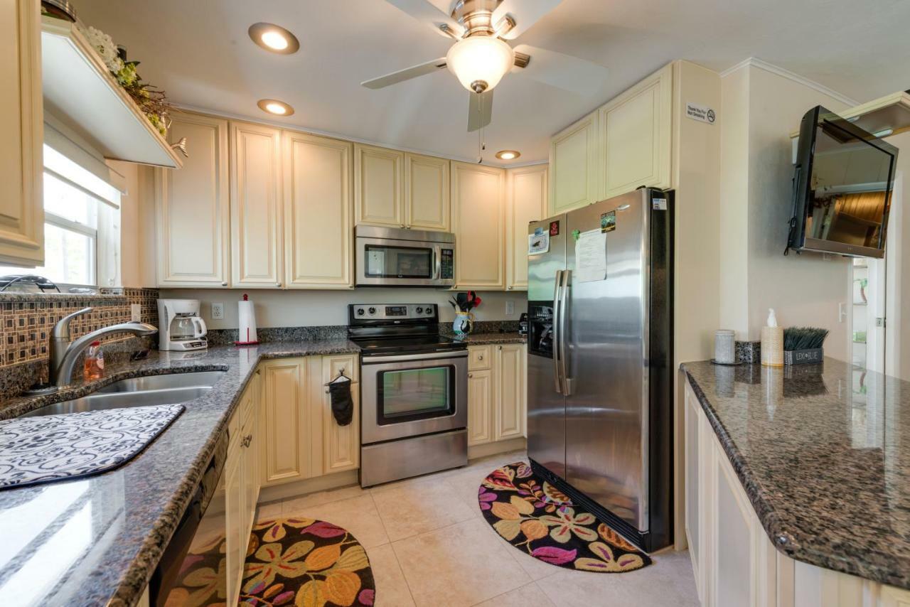 Gulf Beauty, 2 Bedrooms, Gulf Side Cottage, Sleeps 4