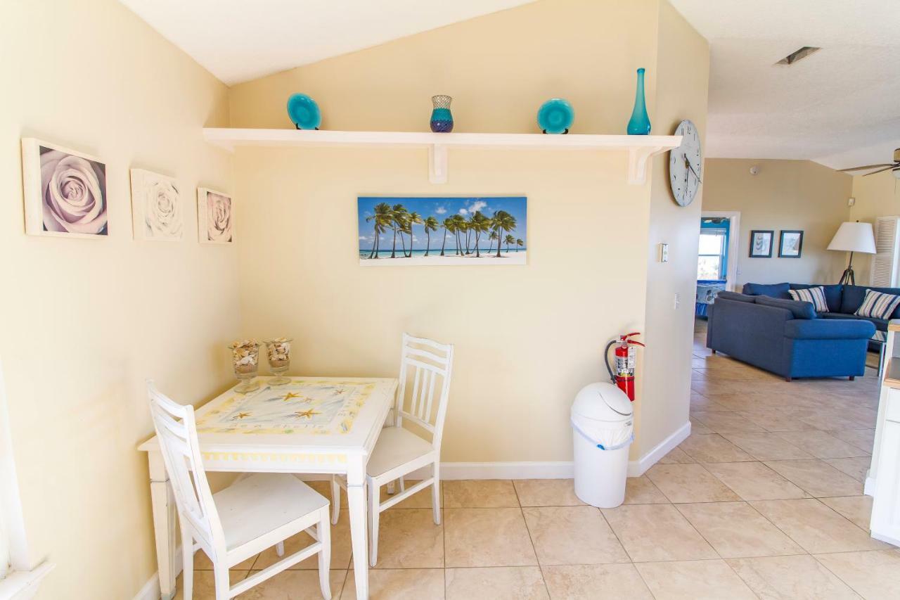 Harmony House, Sleeps 11, 3 Bedrooms, Front Holiday home