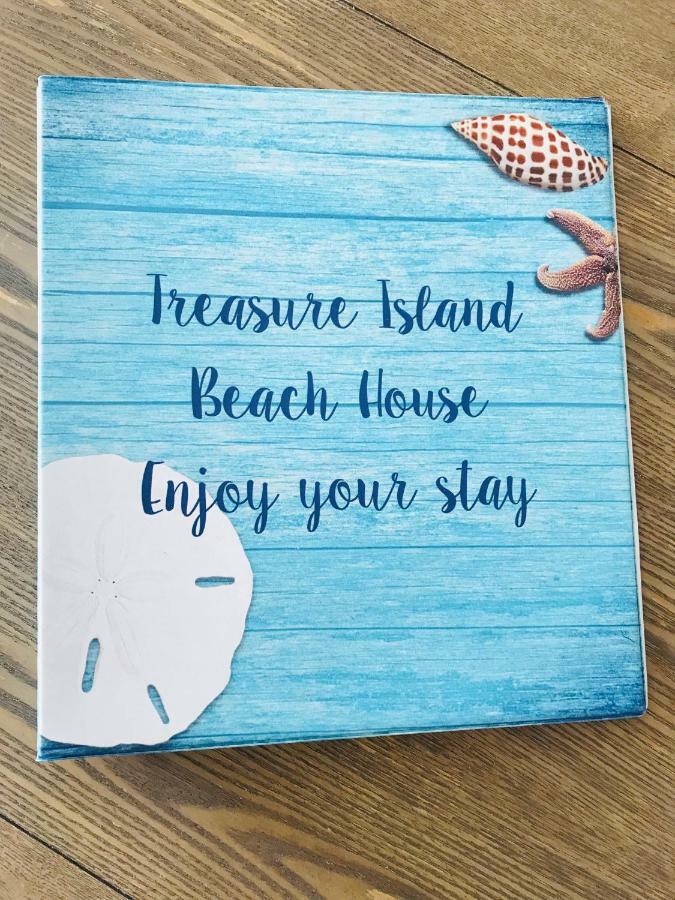Treasure Island Beach, Fl Waterfront Located Steps Away From The Intracoastal Waterway *