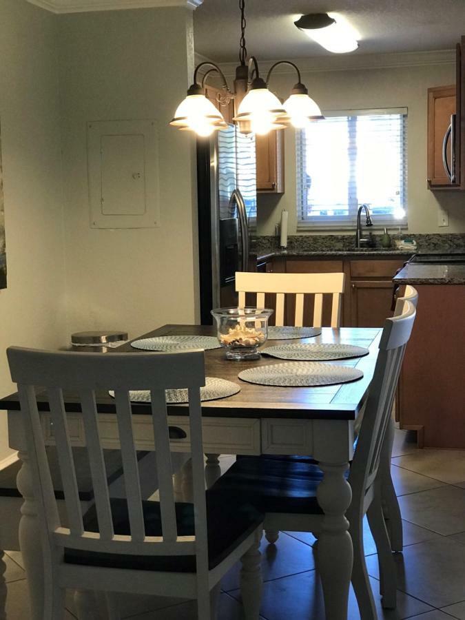 Treasure Island Beach, Fl Waterfront Located Steps Away From The Intracoastal Waterway Apartment *