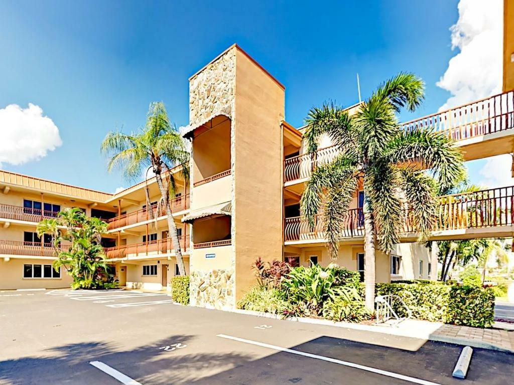 Treasure Island Beach, Fl Waterfront Located Steps Away From The Intracoastal Waterway Apartment *