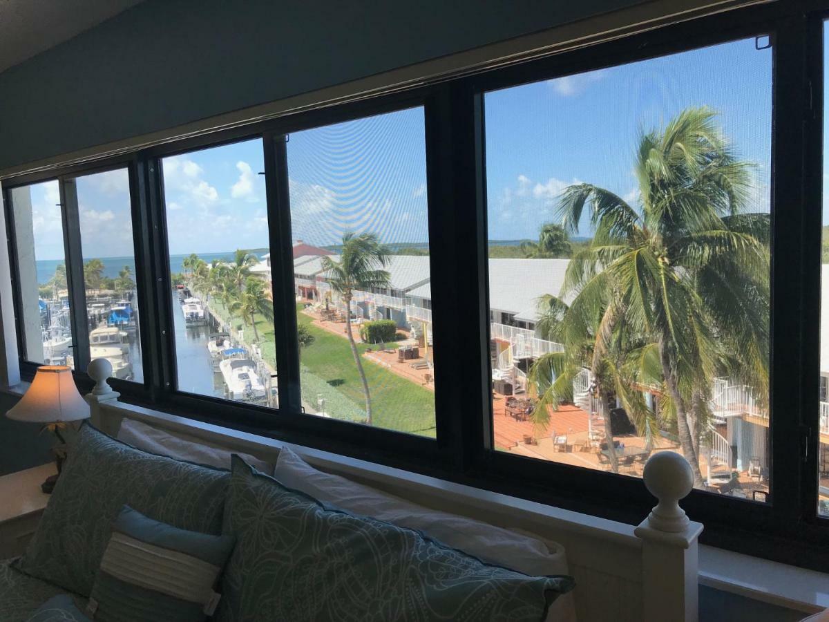 Apartment Licensed Mgr - Modern Oceanfront Condo! Beautiful Ocean Views! Resort! 2 King Beds! Key Largo
