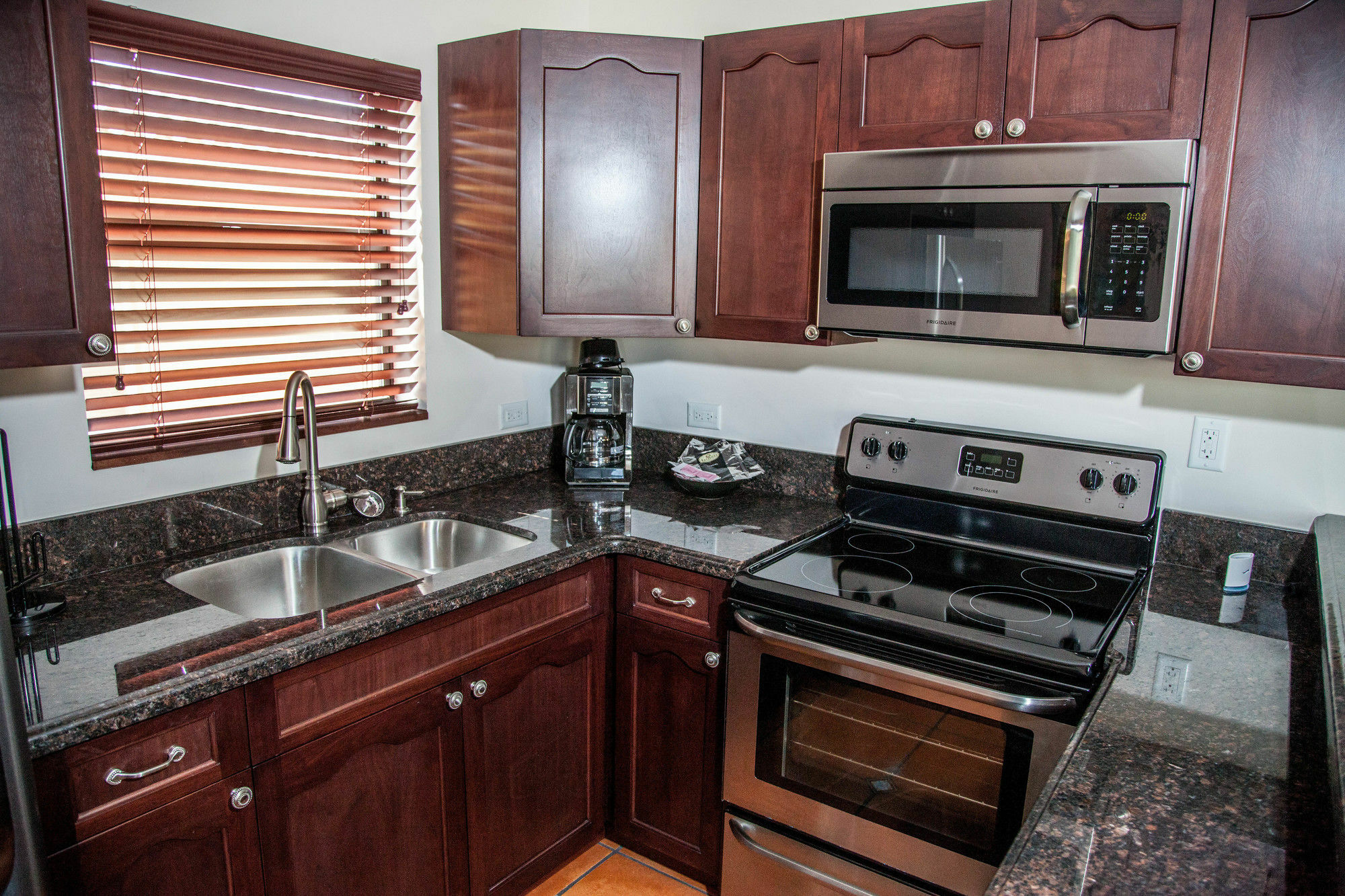 Makani House 333 Hotel 4*