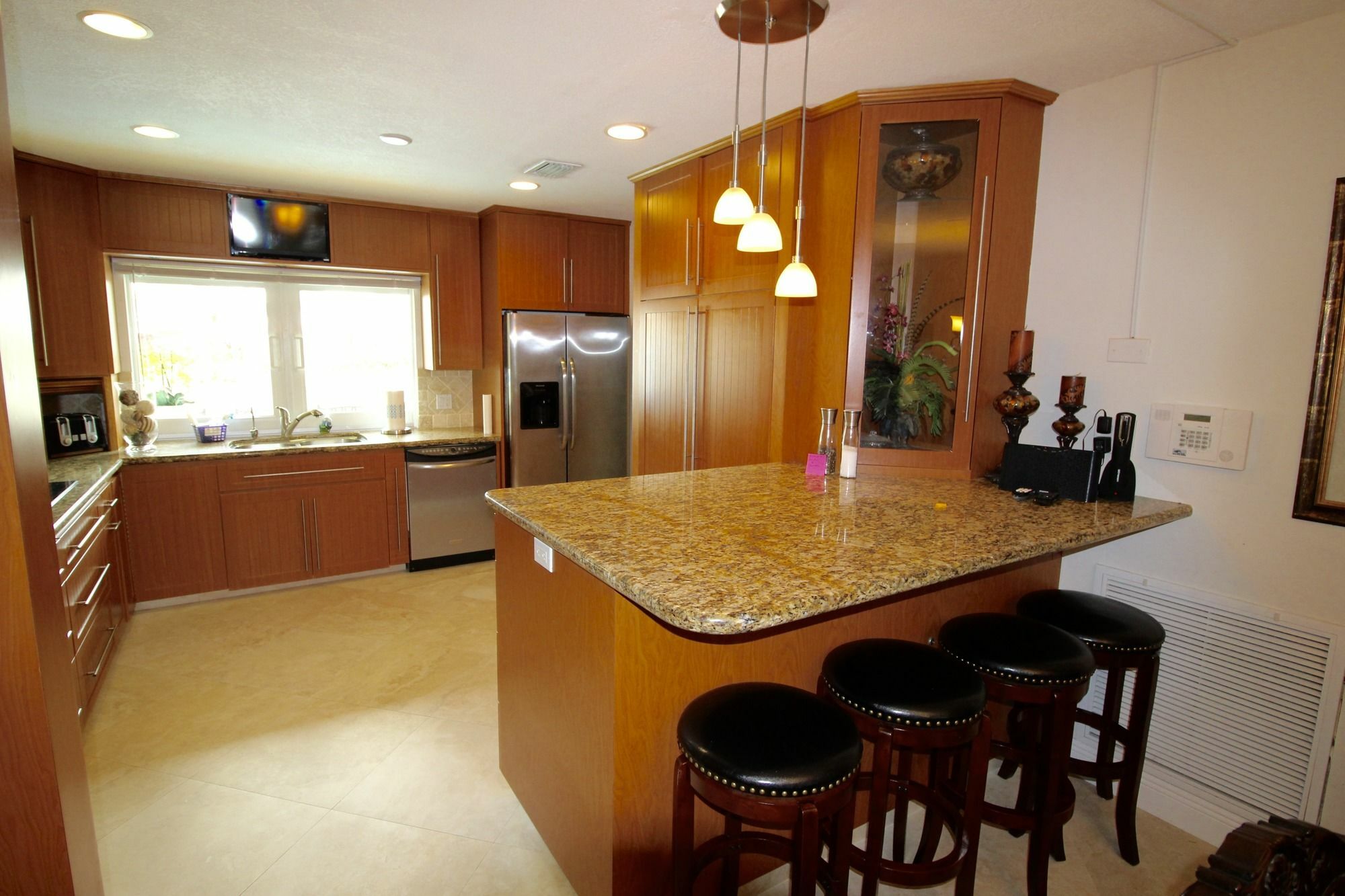 Tropical Isle Waterfront Homes Apartment *