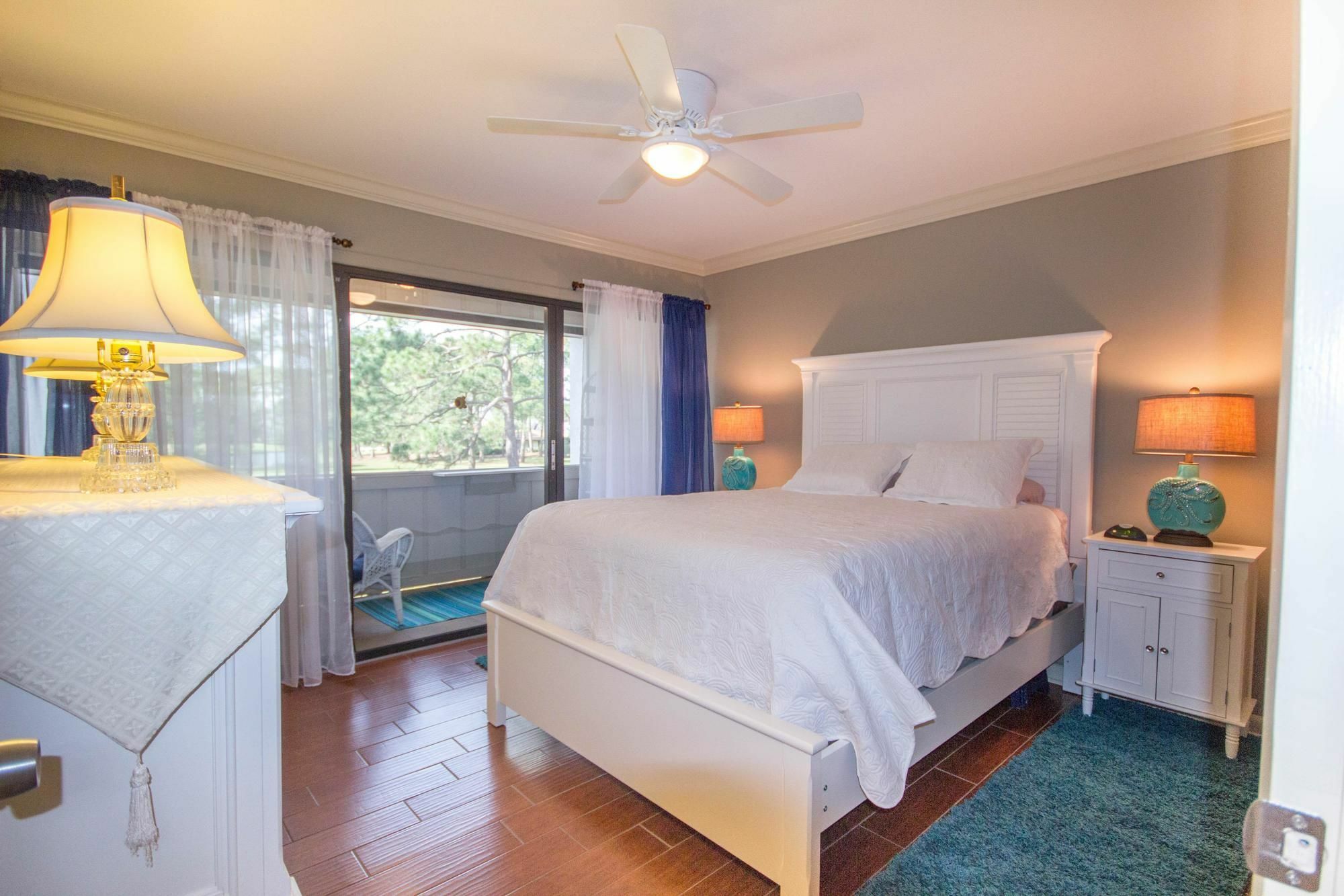 The Hole In One Apartment *