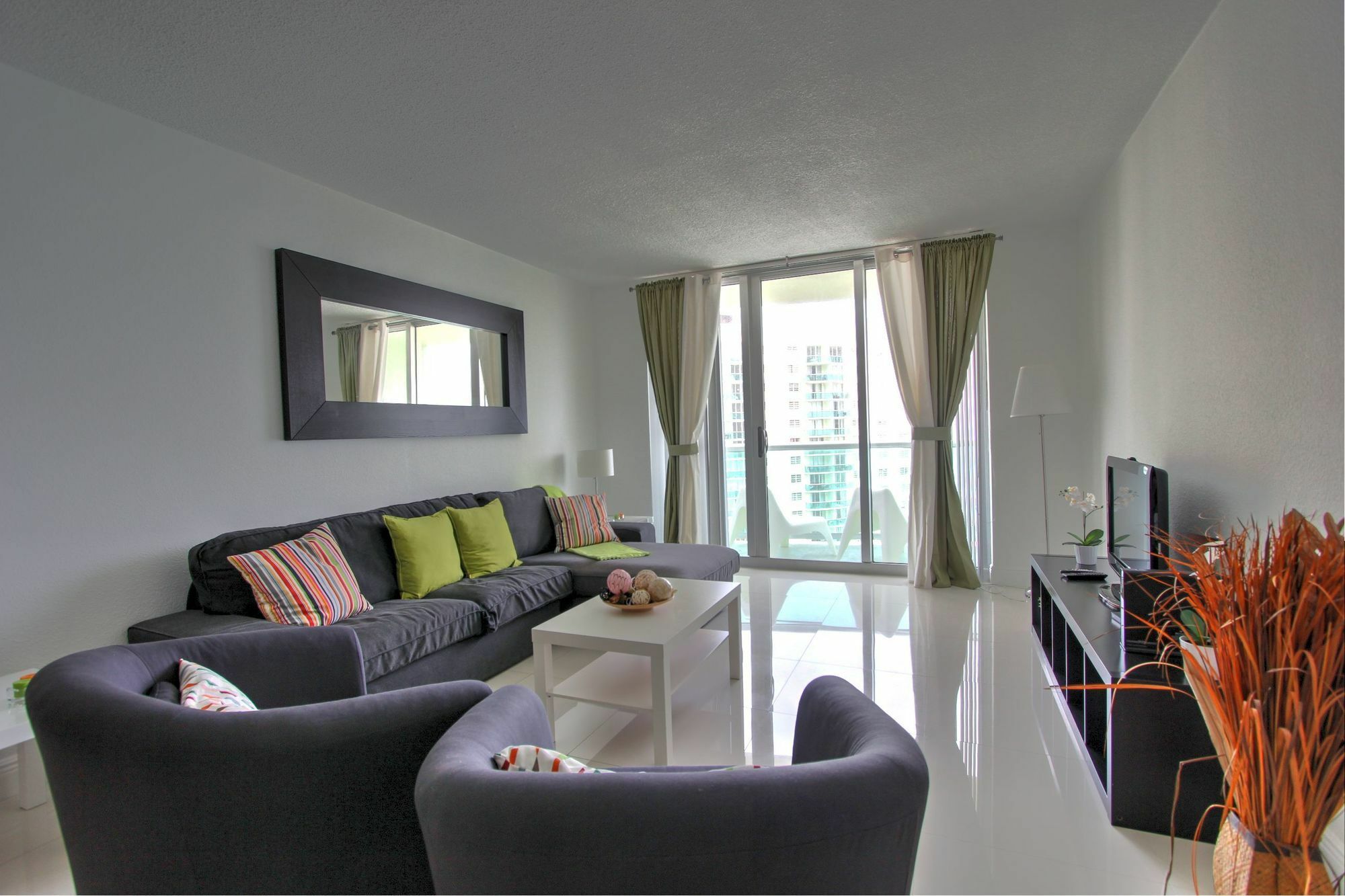 Hollywood Condo *