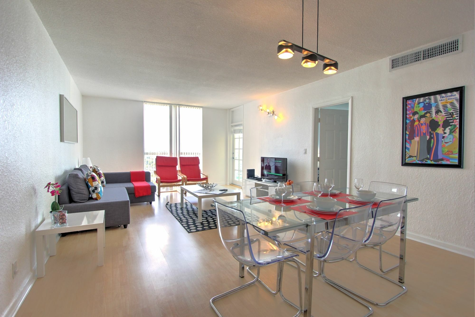 Hollywood Condo Apartment *
