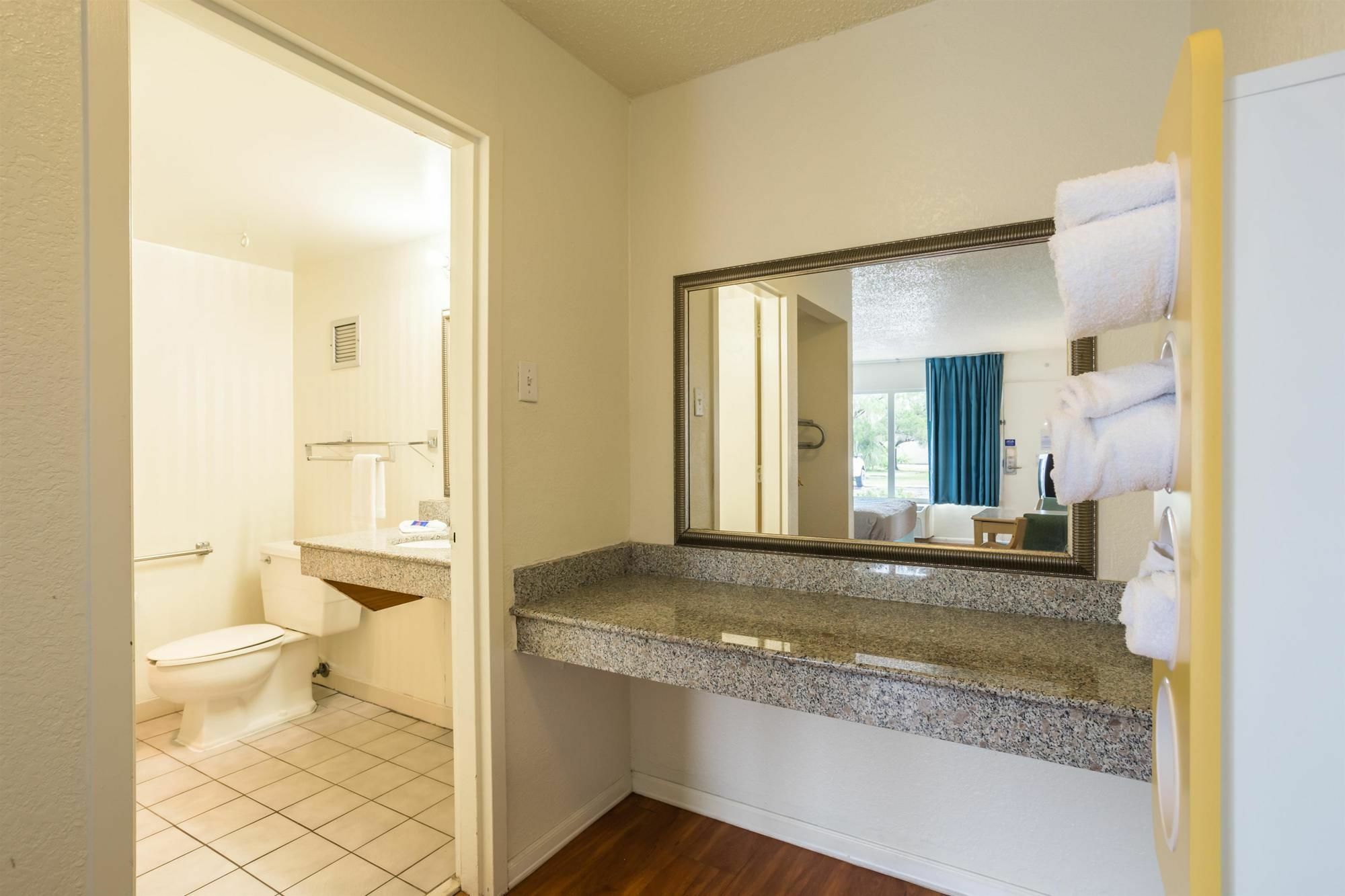 Hotel 6-spring Hill, Fl -