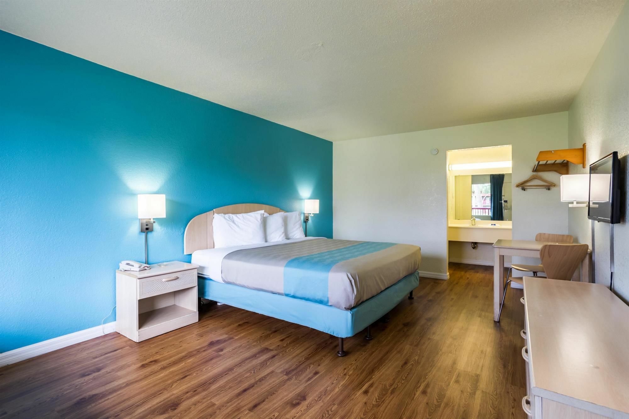 6-spring Hill, Fl - Hotel