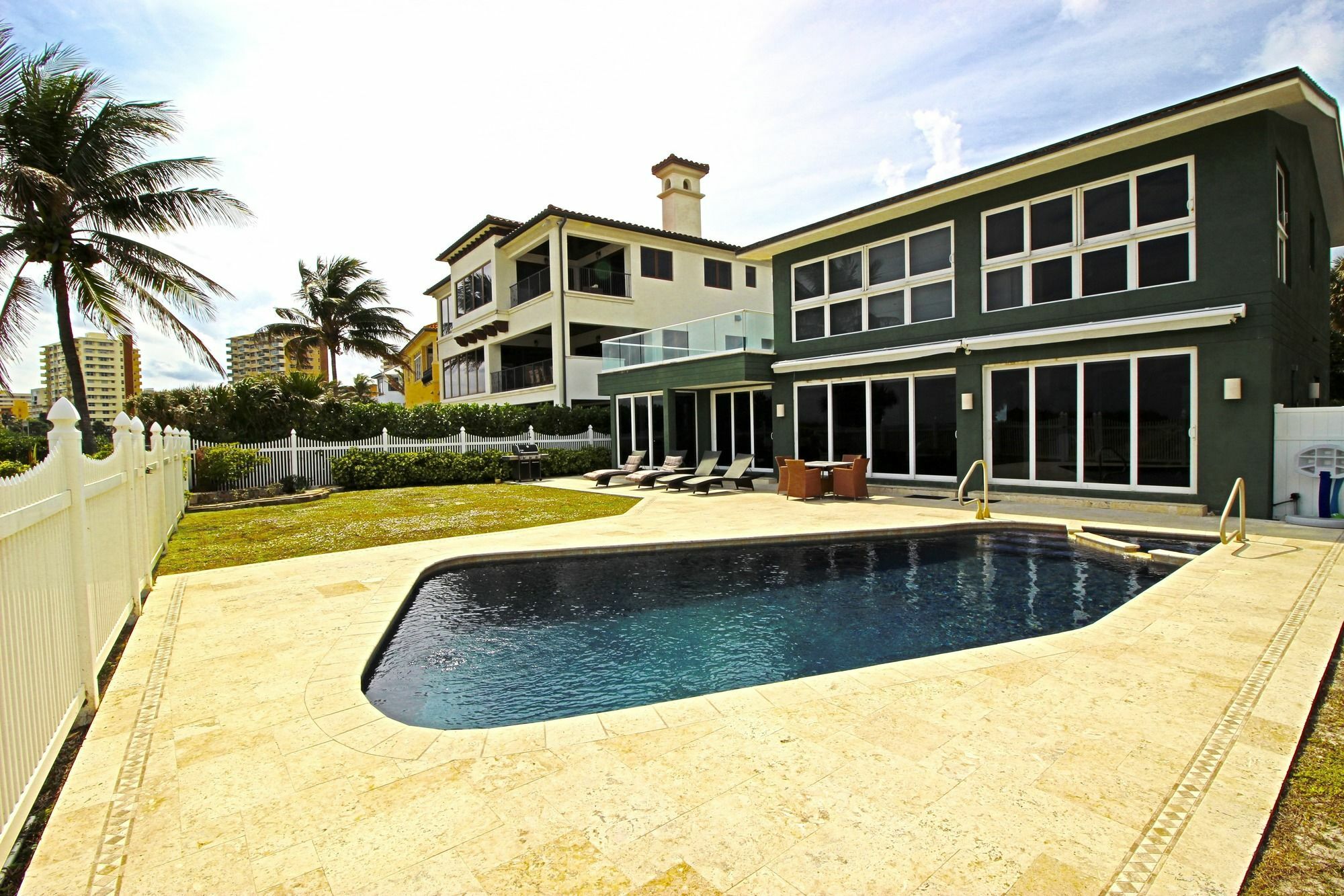 Apartment Luxury Oceanfront Estate *