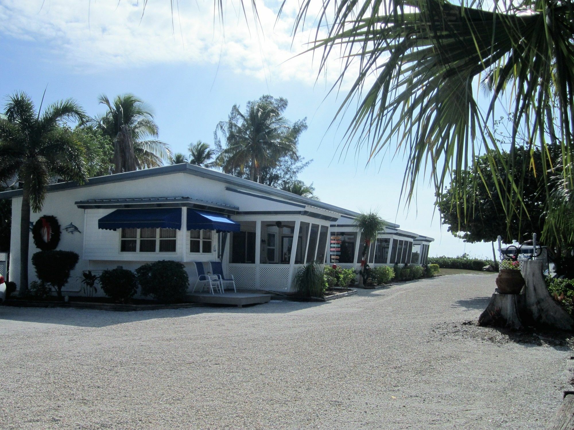 Motel Tropical Winds Beachfront And 3*