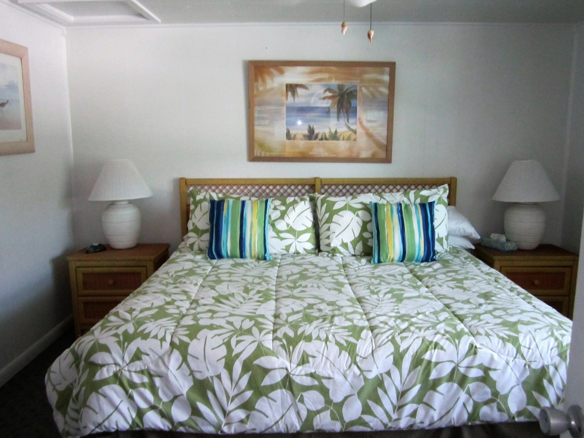 Tropical Winds Beachfront And Motel