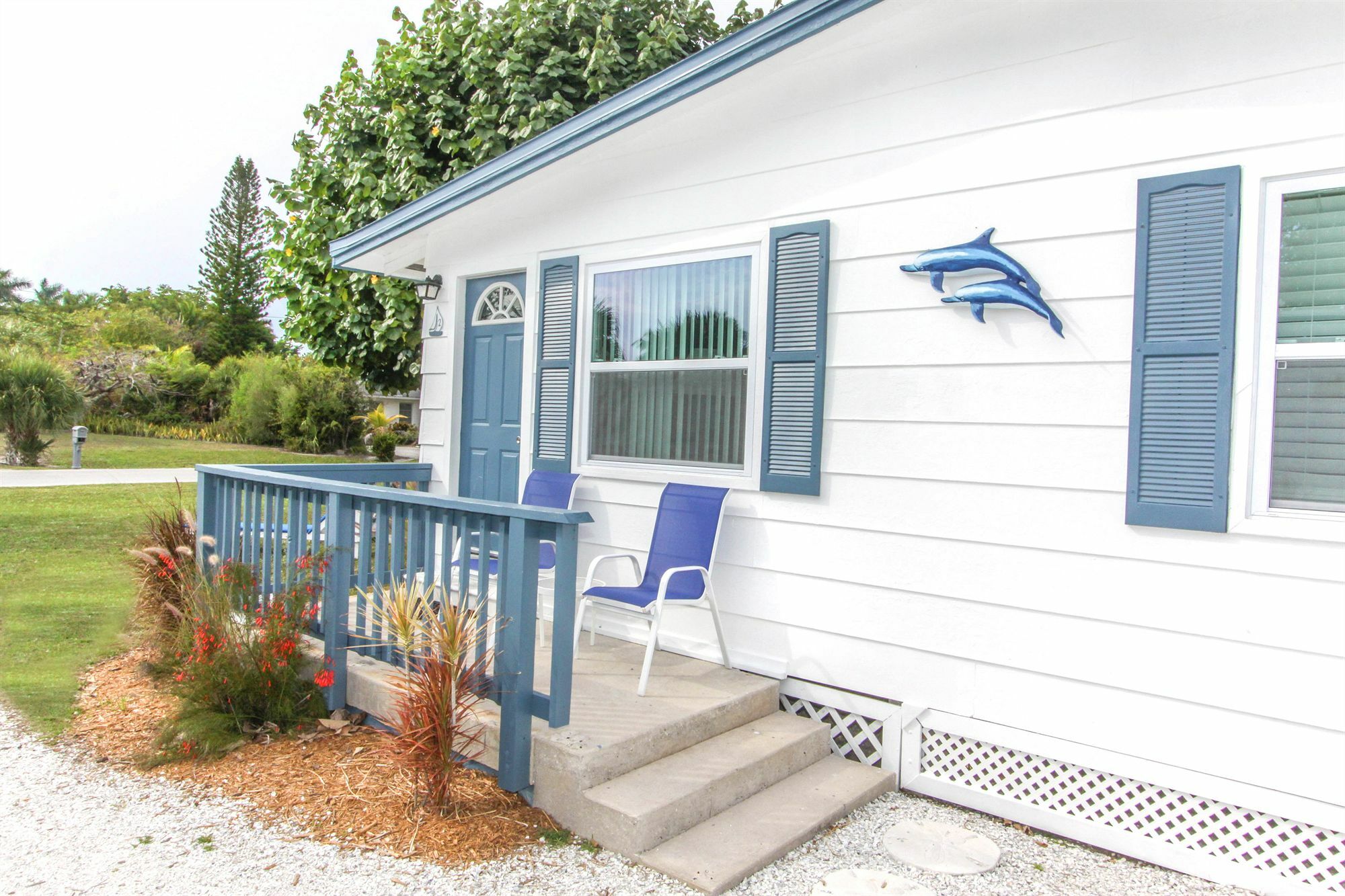 Tropical Winds Beachfront And Motel 3*