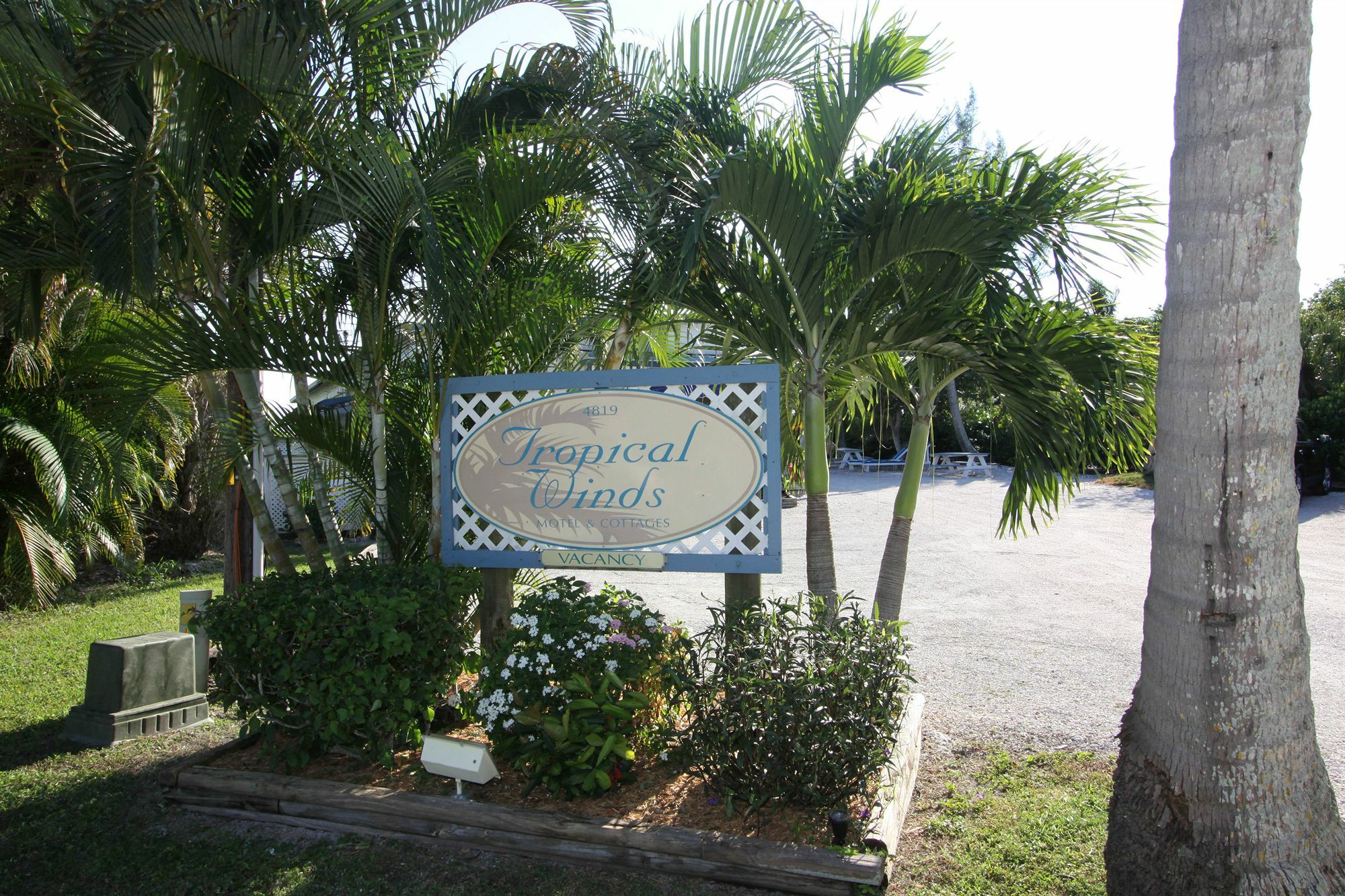 Tropical Winds Beachfront And Sanibel