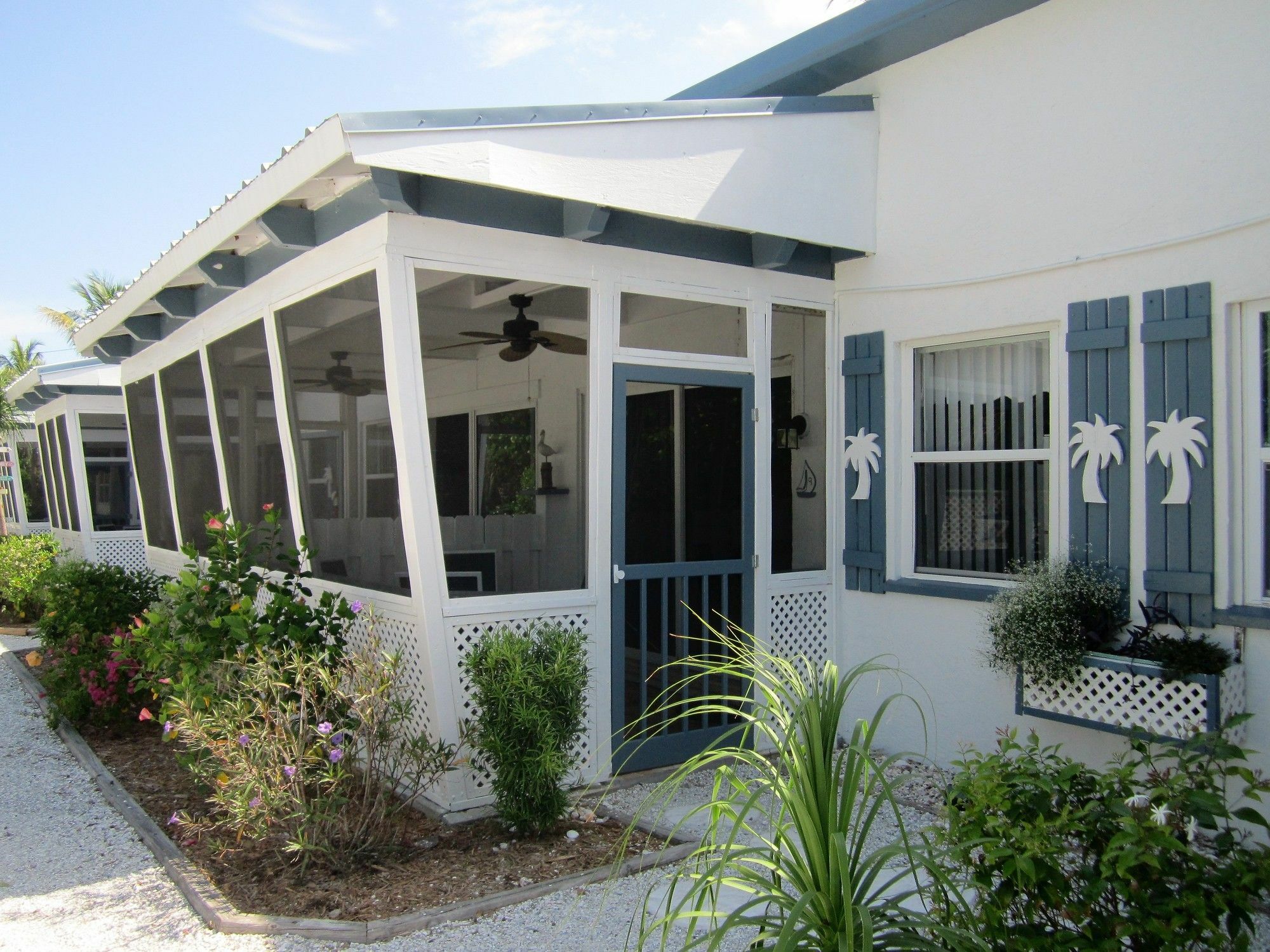 Tropical Winds Beachfront And Sanibel