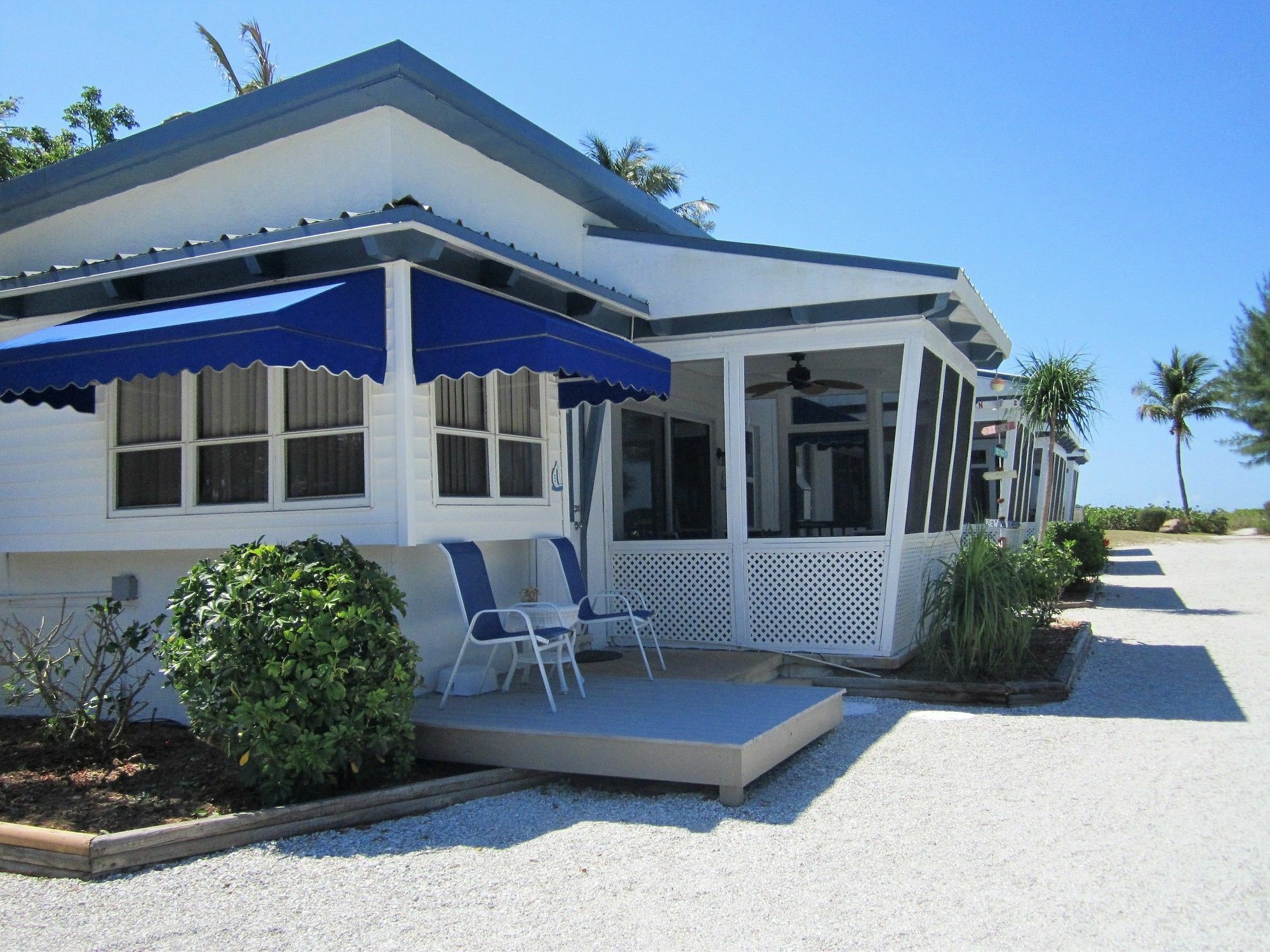Motel Tropical Winds Beachfront And 3*