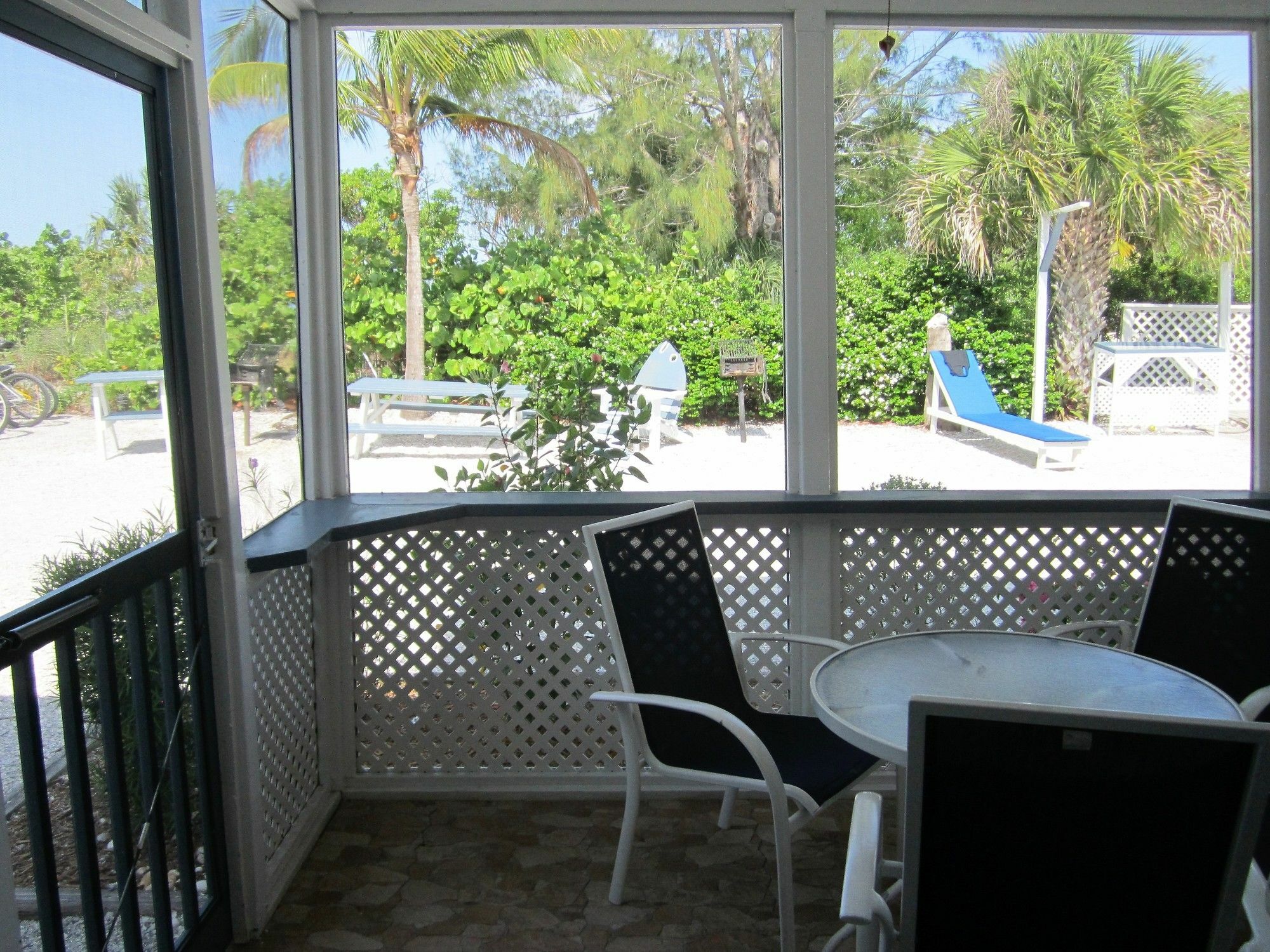 Tropical Winds Beachfront And Motel 3*