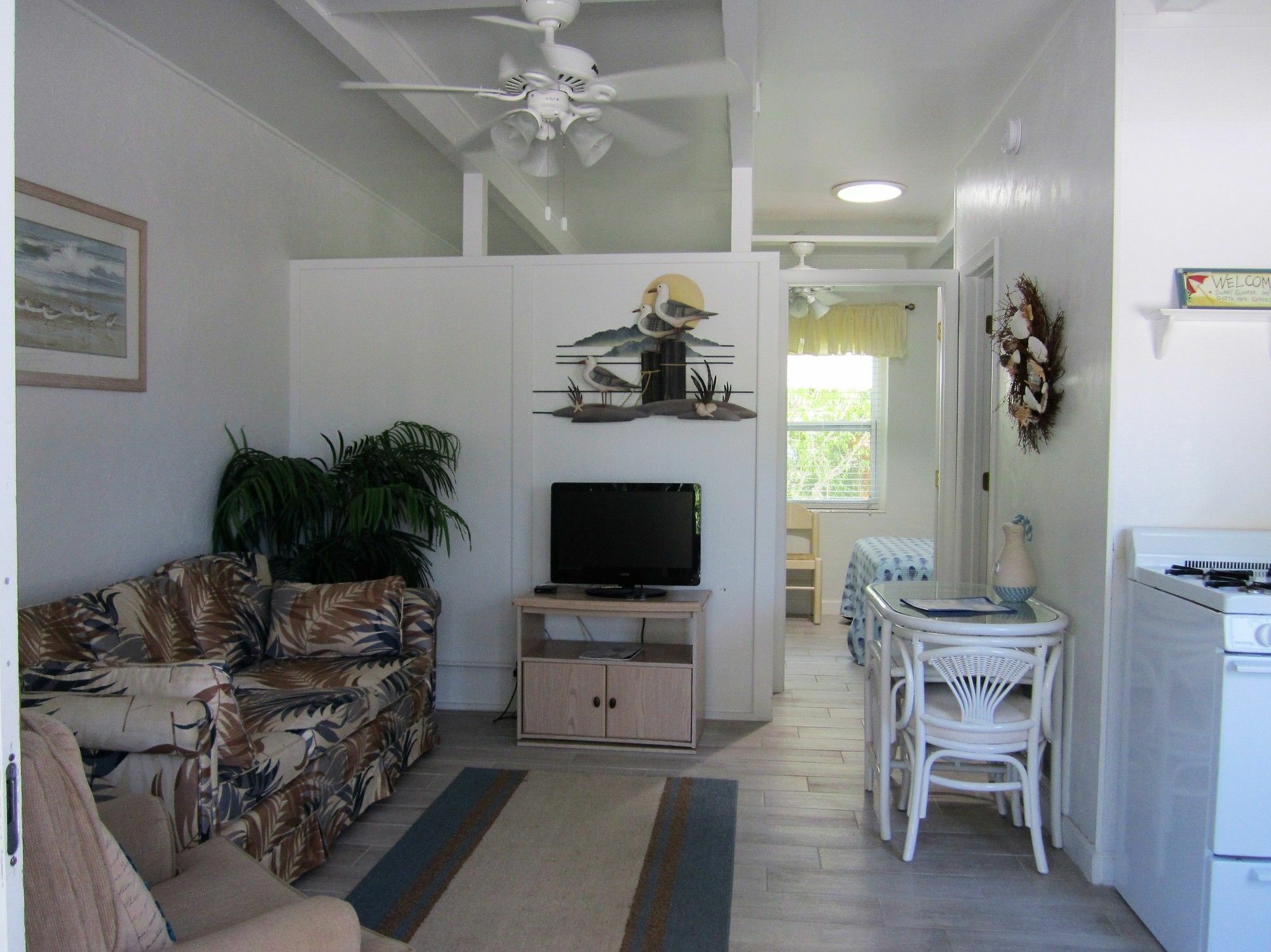 Tropical Winds Beachfront And Motel 3*