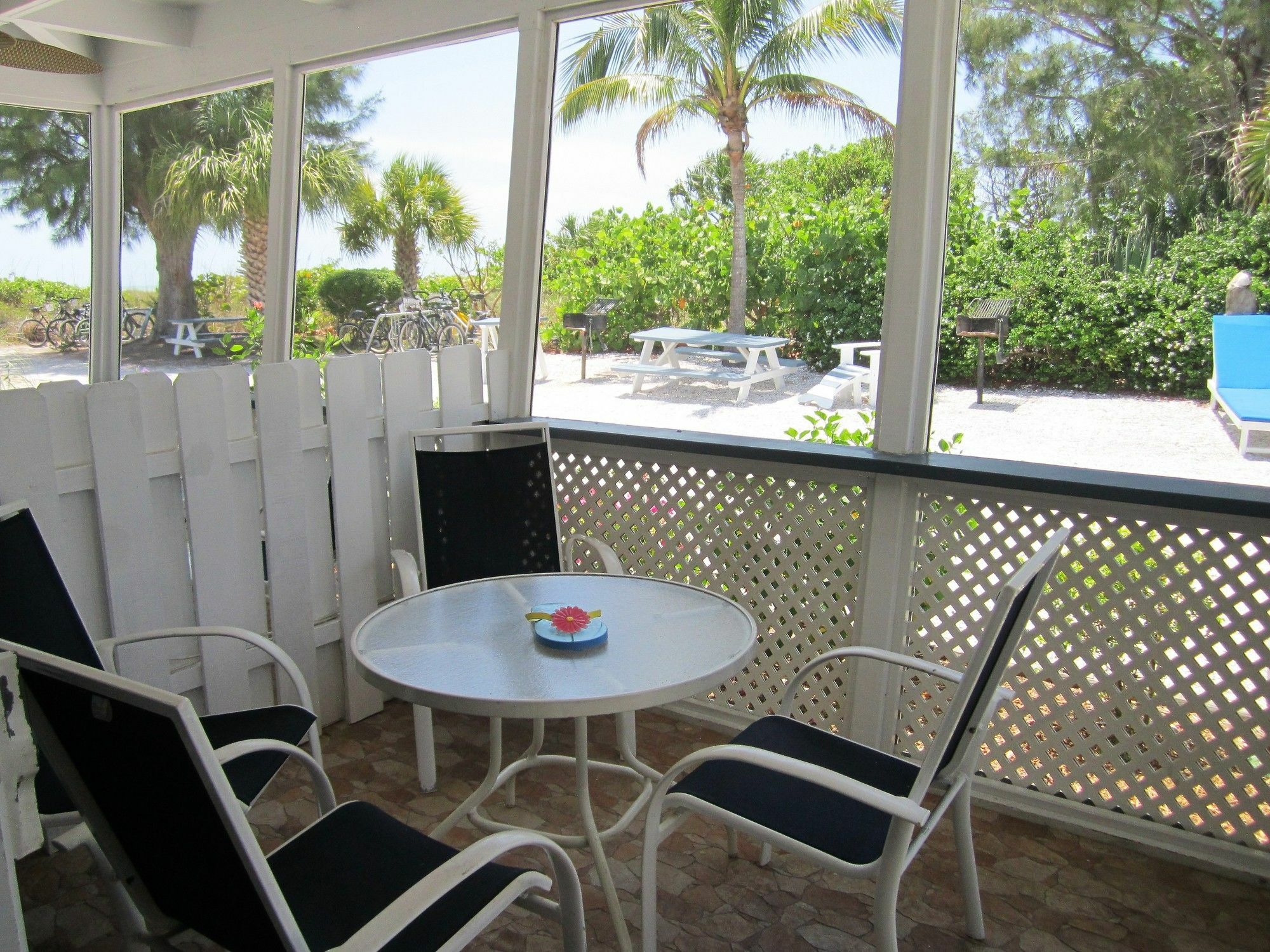 Tropical Winds Beachfront And Sanibel
