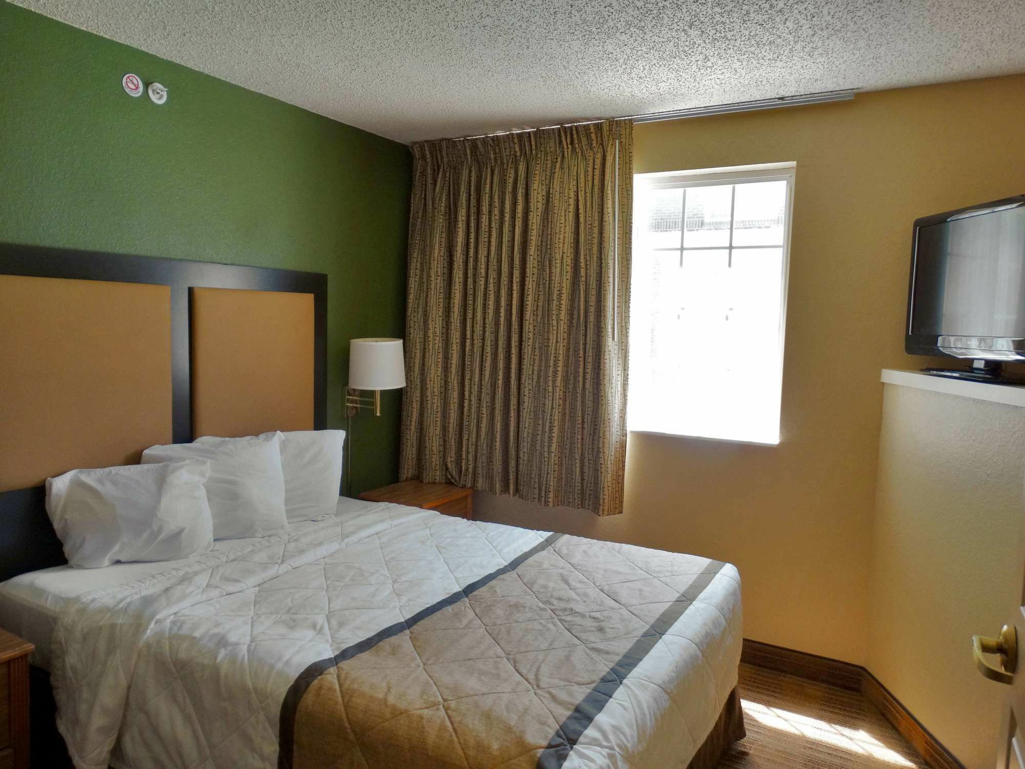 Extended America Select - Orlando - Mary - 1040 Greenwood Blvd Hotel 2*