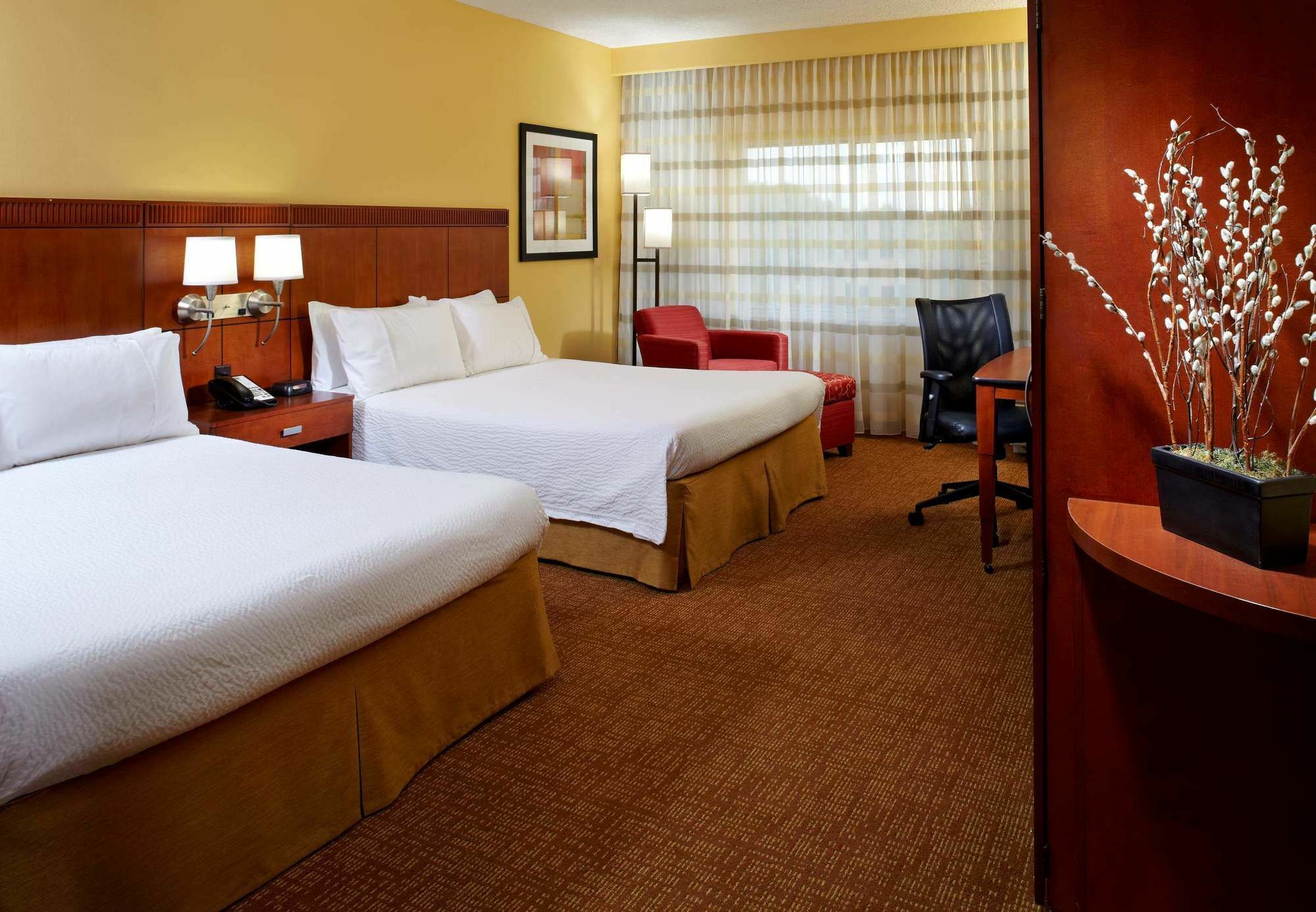 Courtyard Tampa 3*