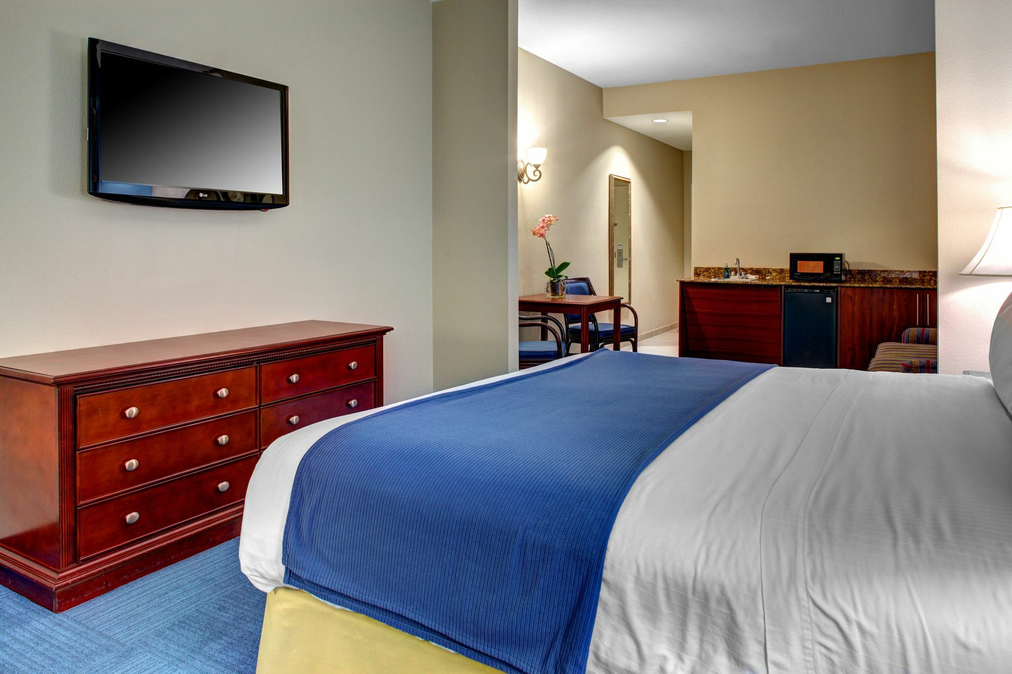 Hotel Express & Miami By Ihg 3*