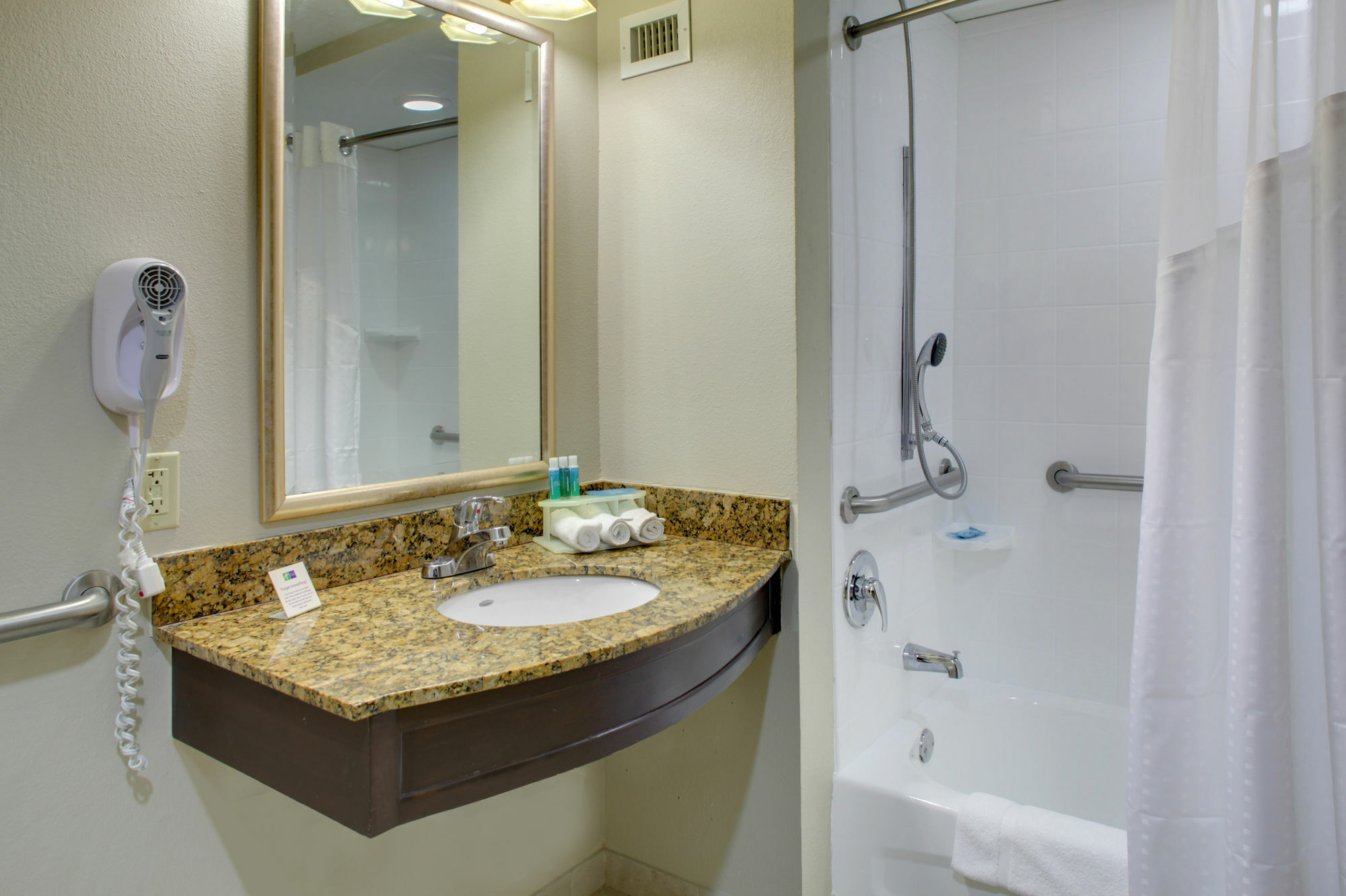 Express & Miami By Ihg Hotel 3*