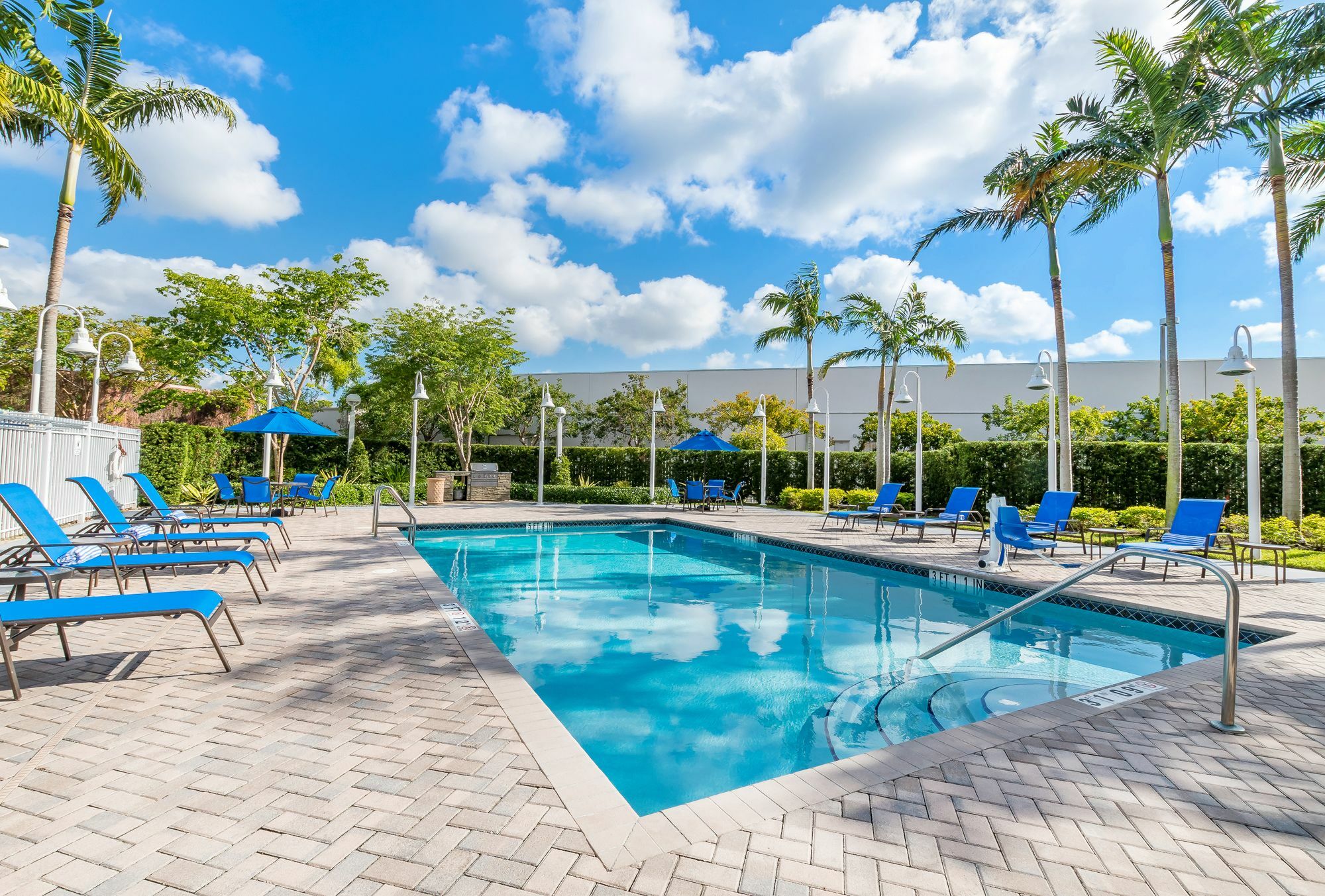 Express & Miami By Ihg Hotel 3*