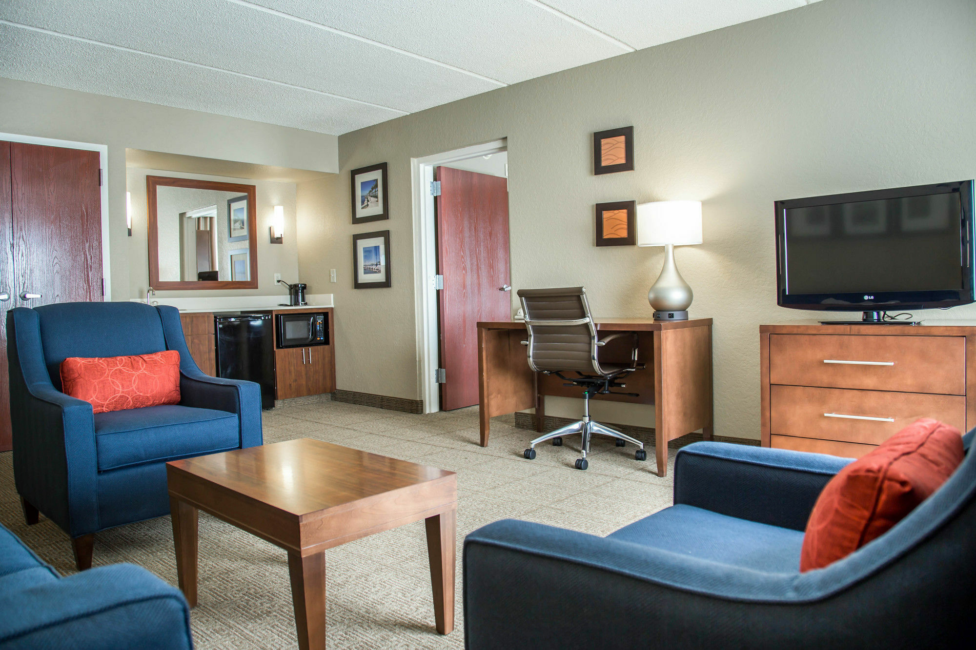 Comfort & Orlando North Hotel